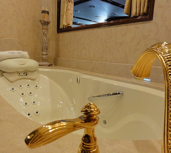 The 43m Yacht LEIGHT STAR