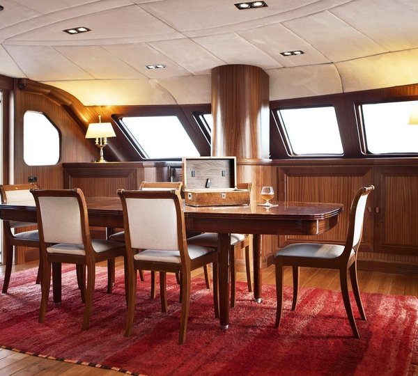 Eating/dining Saloon On Board Yacht AIGLON