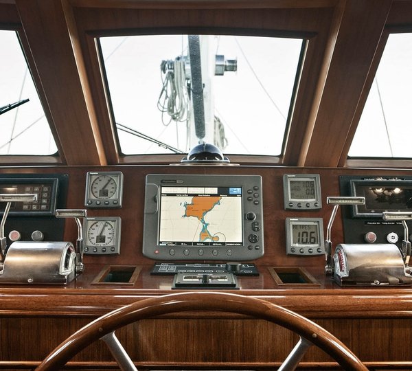 Helm: Yacht AIGLON's Bridgedeck Image