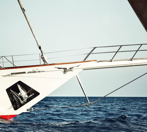 Profile Aspect Aboard Yacht AIGLON