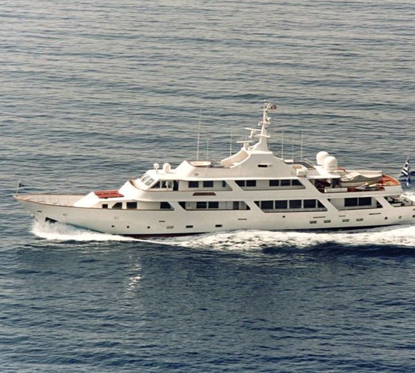 Overview: Yacht WHITE KNIGHT's Cruising Photograph