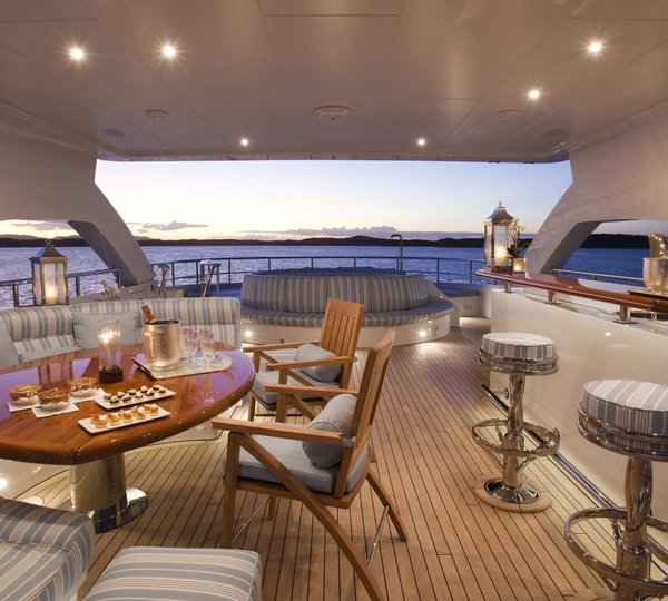 External Drinks Bar On Board Yacht BLIND DATE