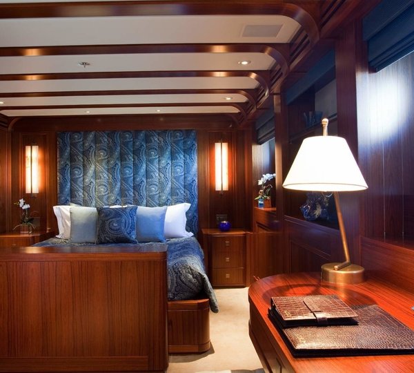 Blue Guest's Cabin On Board Yacht BLIND DATE