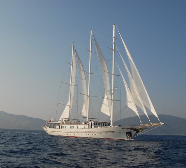 Premier Overview On Yacht MONTIGNE