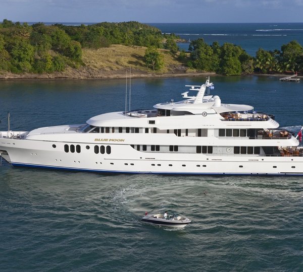 Overview Aboard Yacht BLUE MOON
