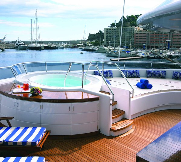 Yacht BLUE MOON By Feadship - Royal Van Lent Shipyard - Jacuzzi