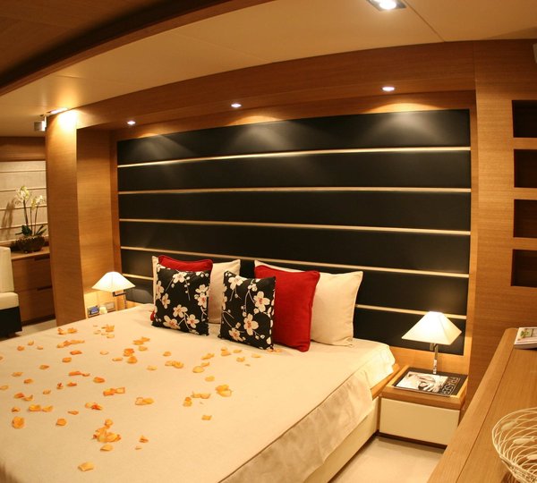 The 31m Yacht LEONARDO