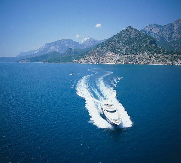 The 32m Yacht CLARITY