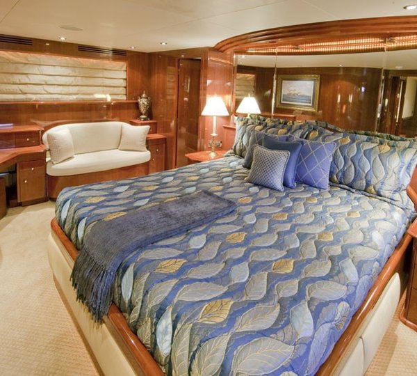 The 32m Yacht OUTTA TOUCH