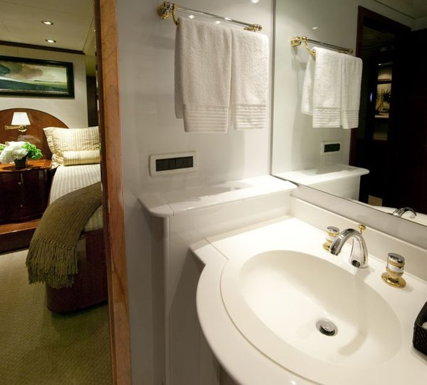 The 32m Yacht OUTTA TOUCH