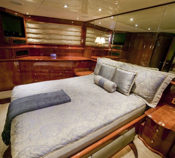 The 32m Yacht OUTTA TOUCH