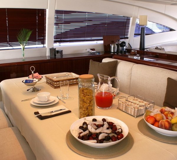 The 33m Yacht GAGAGRIS