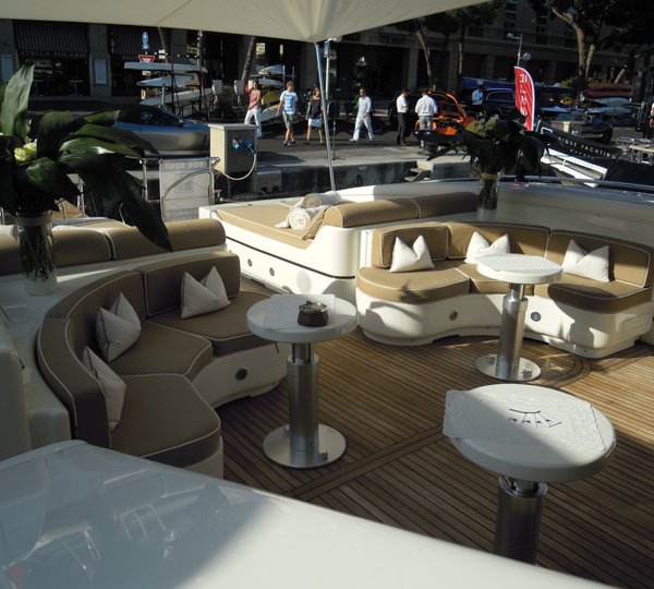 The 33m Yacht GAGAGRIS