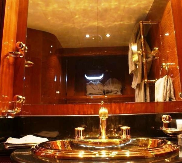 The 33m Yacht GAGAGRIS