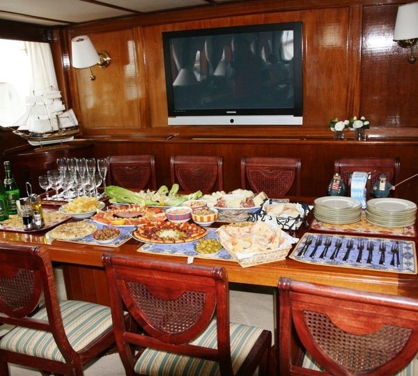 The 33m Yacht SOUTHERN CROSS