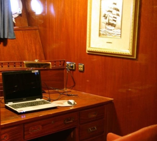 The 33m Yacht SOUTHERN CROSS