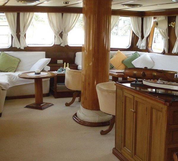 The 33m Yacht SOUTHERN CROSS