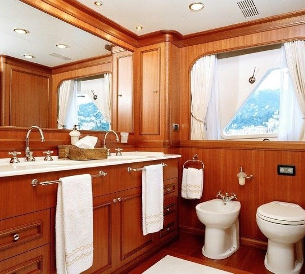 The 34m Yacht PAPINOU