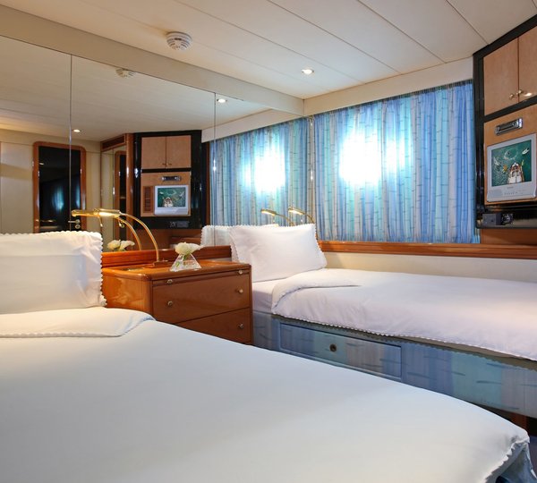 The 34m Yacht UNPLUGGED