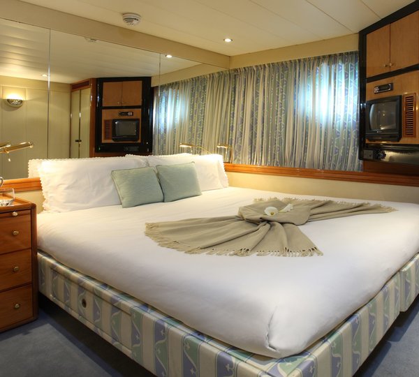 The 34m Yacht UNPLUGGED