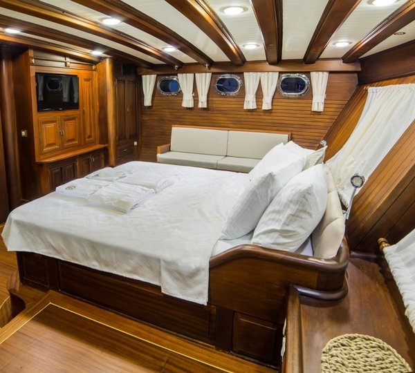 The 34m Yacht WICKED FELINA