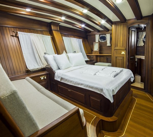 The 34m Yacht WICKED FELINA