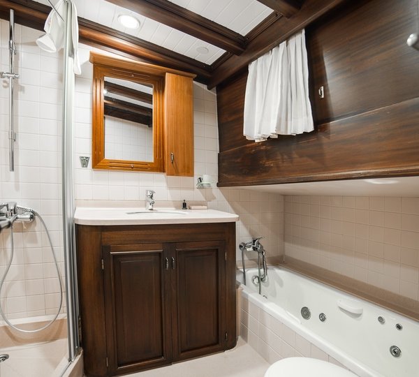 The 34m Yacht WICKED FELINA