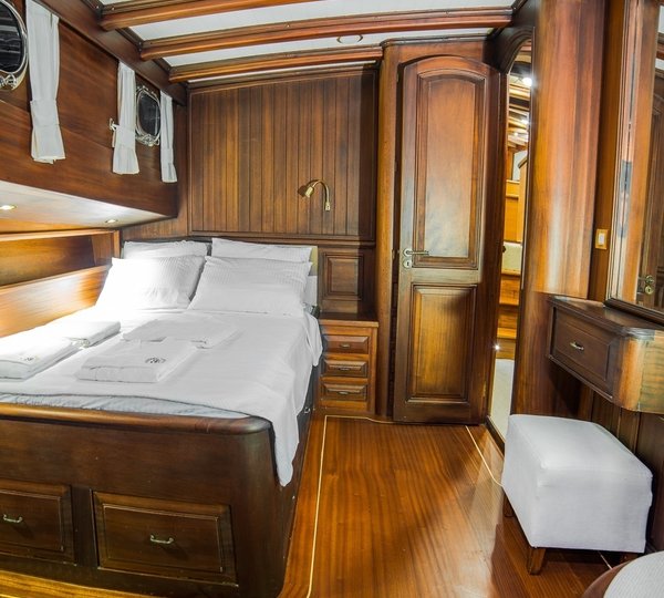 The 34m Yacht WICKED FELINA