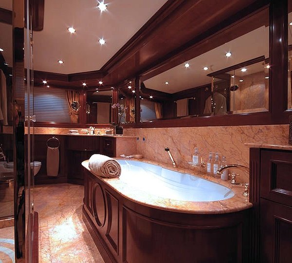 The 35m Yacht INOUIS