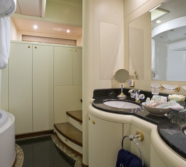 The 35m Yacht MABRUK III