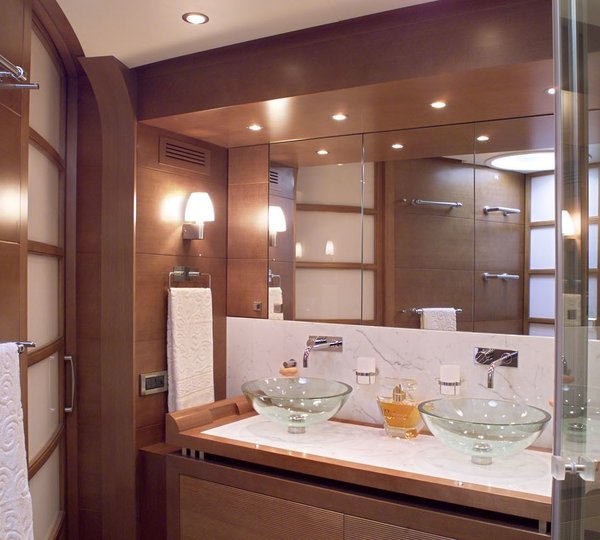 The 35m Yacht MOON GODDESS