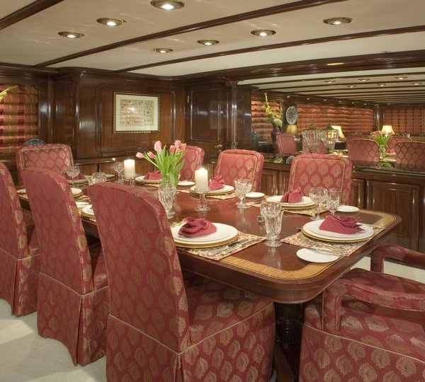 The 35m Yacht QUIVIRA