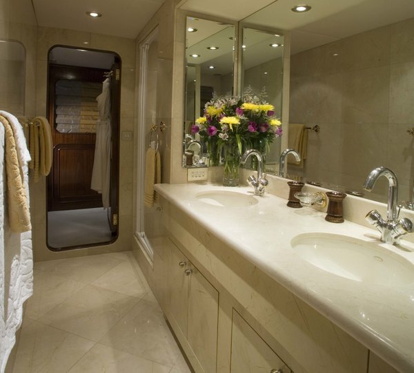 The 35m Yacht QUIVIRA