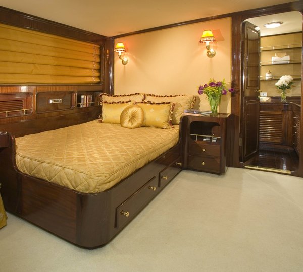 The 35m Yacht QUIVIRA