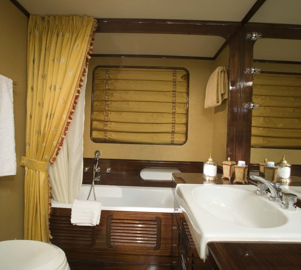 The 35m Yacht QUIVIRA