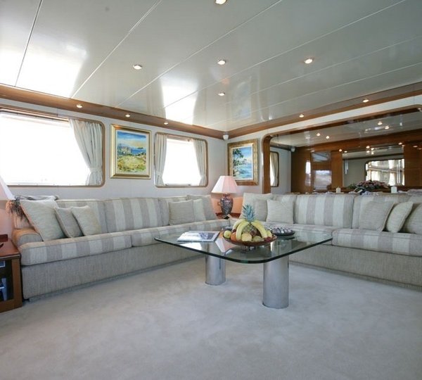 Inside On Board Yacht SOUTH PAW C