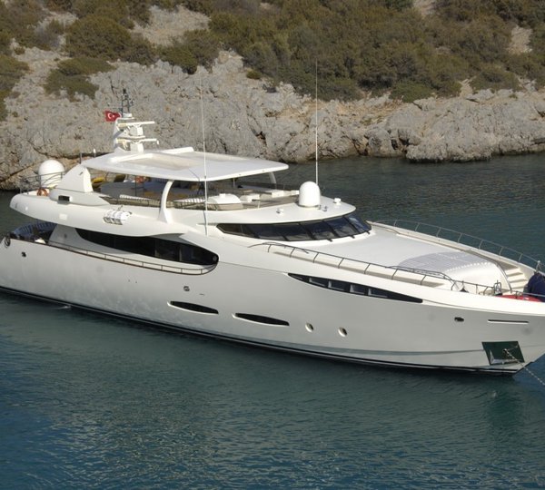 Profile On Yacht PHOENIX