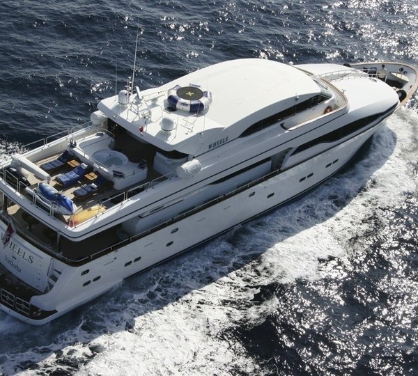 Aft Aspect: Yacht WHEELS's Cruising Image