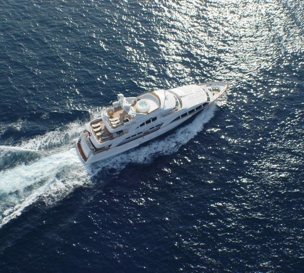 Cruising On Yacht WILD THYME