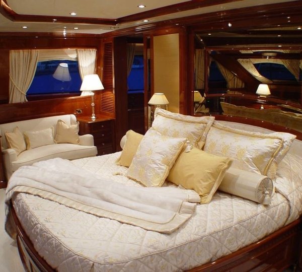 Sitting: Yacht WILD THYME's Main Master Cabin Image