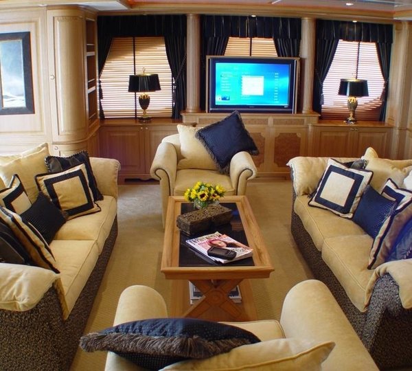 Sitting: Yacht WILD THYME's Sky-lounge Pictured