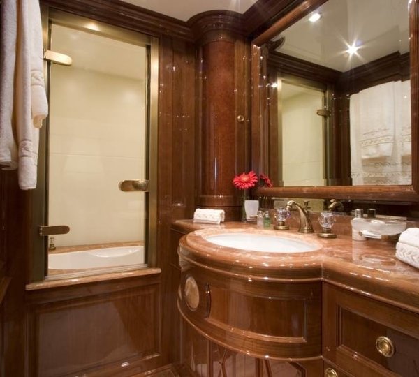 Close Up: Yacht WILD THYME's Bath Pictured