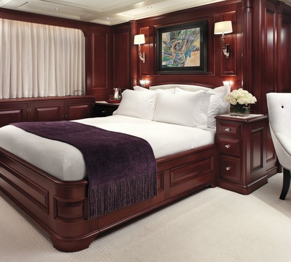 Double Sized Cabin On Yacht HAMPSHIRE