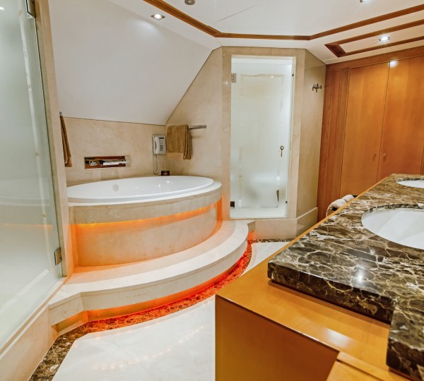 Pleiades II Master Ensuite