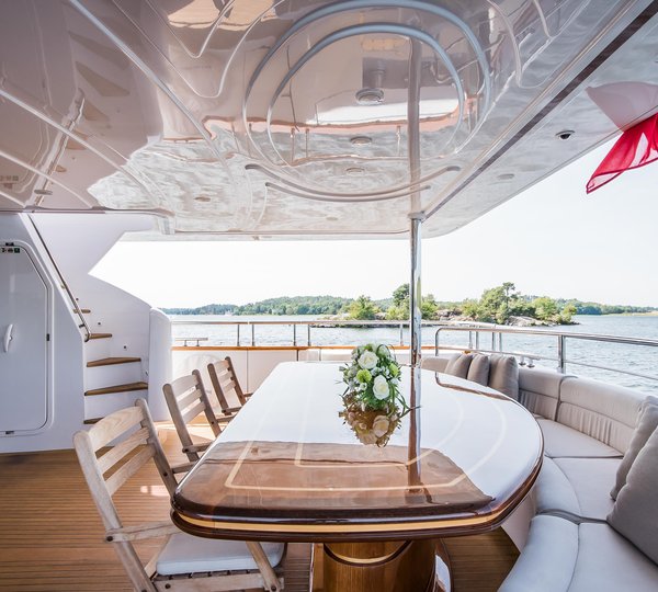Alfresco Dining Area Aft