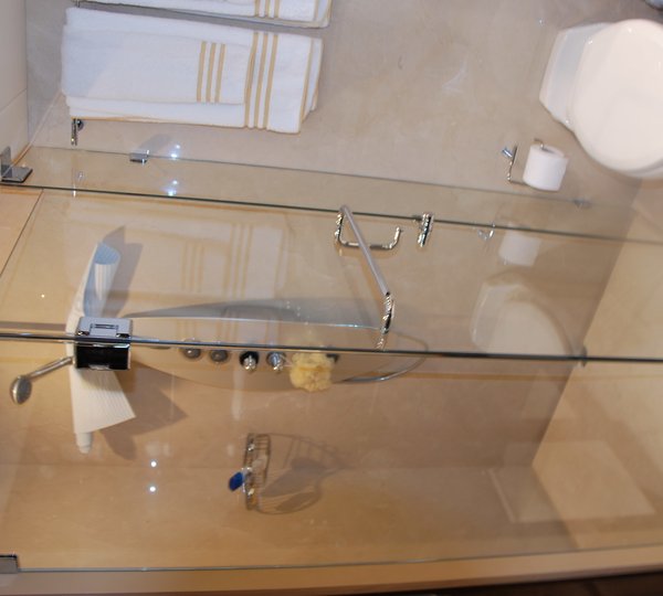 The 23m Yacht CARBON