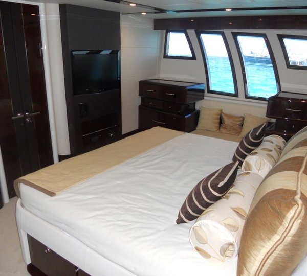 The 23m Yacht CARBON