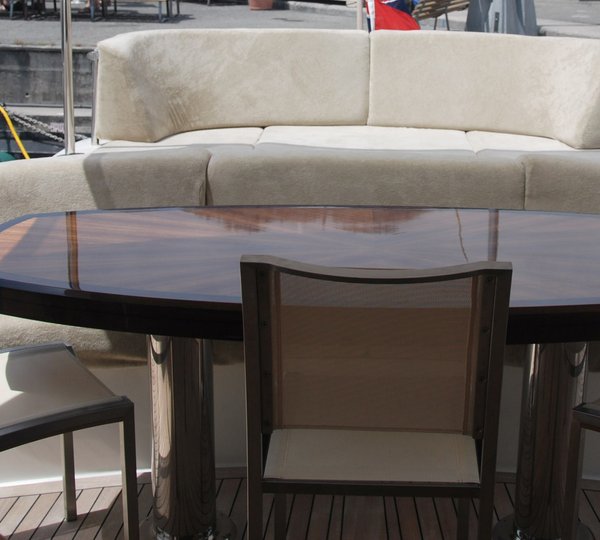 The 23m Yacht CARBON