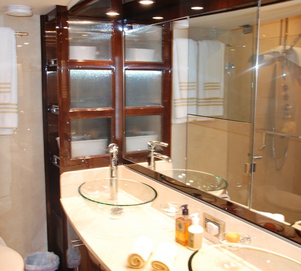 The 23m Yacht CARBON