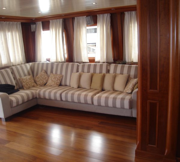 The 25m Yacht POPOTINE